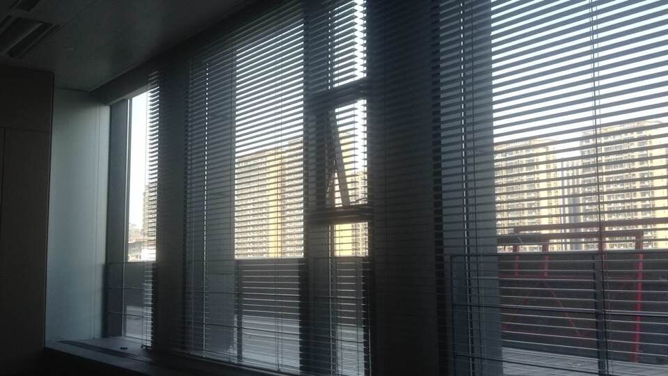 仁恒办公区电动百叶窗帘
