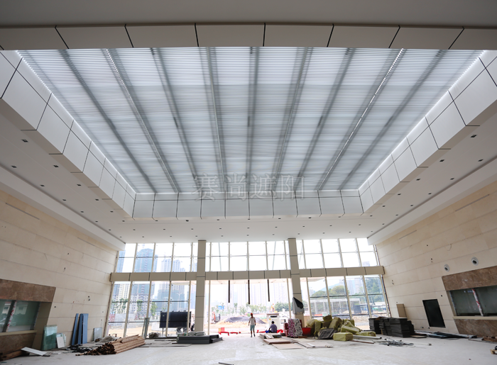 医院建筑大厅方形采光顶应用欧式百叶遮阳实景效果