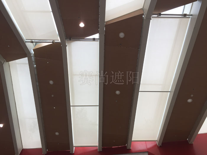 济南文博购物广场采光顶电动遮阳窗帘效果实景图片