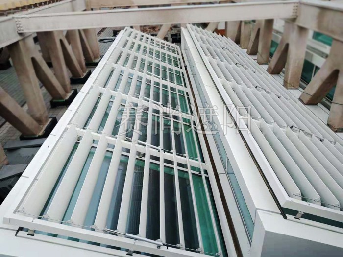 济宁文化中心广场幕墙户外电动遮阳百叶工程实景效果 济宁文化中心广场幕墙户外电动遮阳百叶工程实景效果